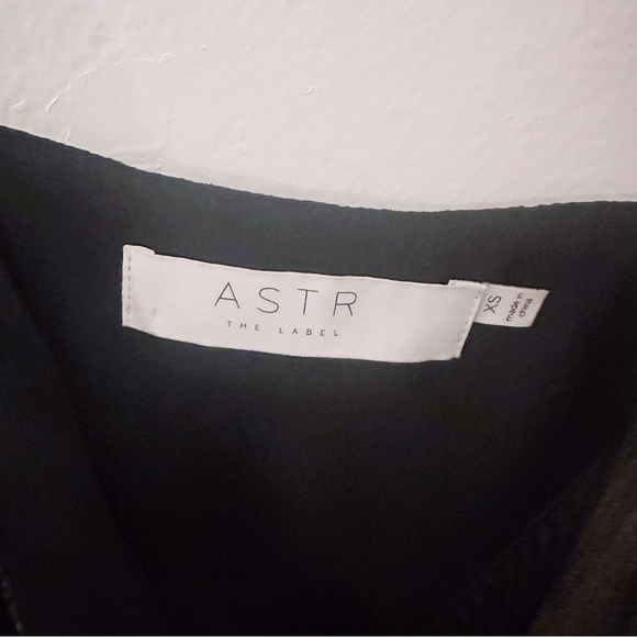 ASTR The Label Pleated Bow Tie Tank Top Wrap Style Sleeveless - Picture 2 of 5